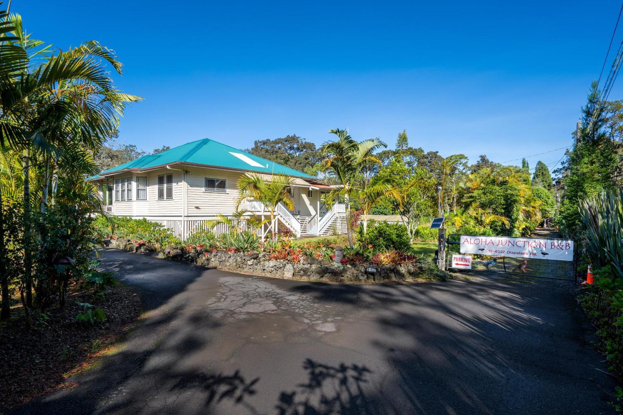 Aloha Junction Bed And Breakfast -Minutes Away From Hawaii Volcanoes National Park Extérieur photo